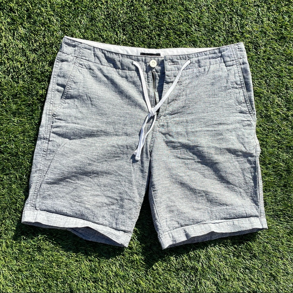 Men’s Express 9in Inseam 21 Waist Shorts
